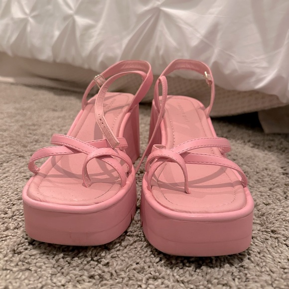 Women’s light pink platform sandal - Picture 3 of 3